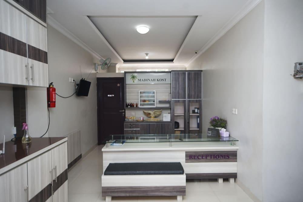 Super Oyo 270 Madinah Syariah Hotel 2*