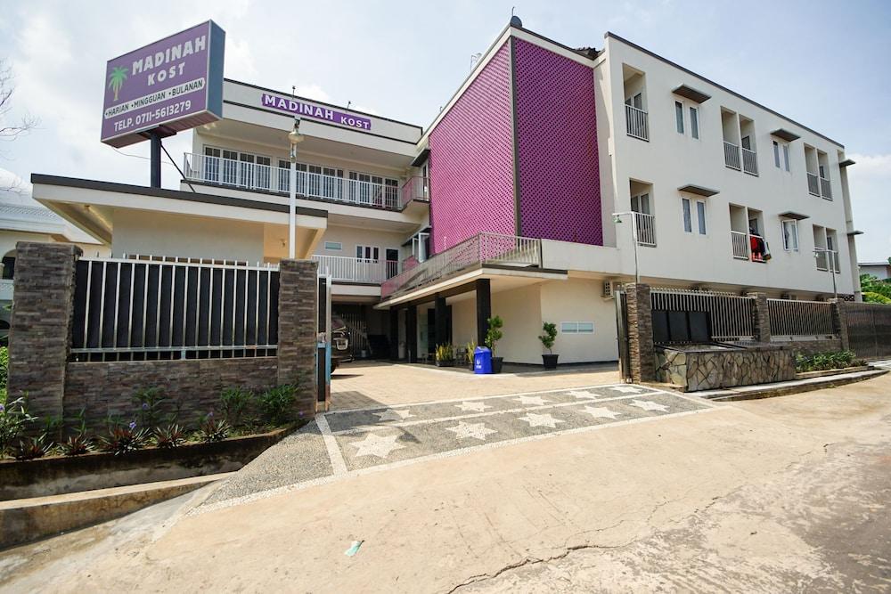 Super Oyo 270 Madinah Syariah Hotel 2*